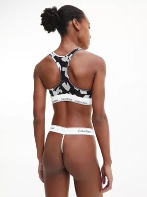 Calvin Klein String - Modern V-Day 5 Calvin Klein String - Modern V-Day – Image 3