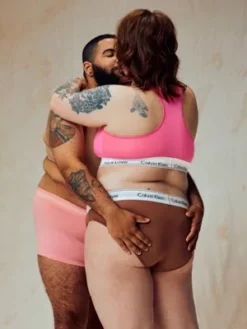 Calvin Klein Brassière Grande Taille - Pride 9 Calvin Klein Brassière Grande Taille - Pride -Pas Cher Calvin Klein Magasin 000QF7038E TAD alternate2