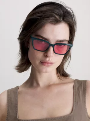 Calvin Klein Lunettes De Soleil œil De Chat CKJ23606S 5 Calvin Klein Lunettes De Soleil œil De Chat CKJ23606S – Image 3