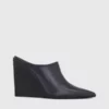 Calvin Klein Mules En Cuir Avec Semelle Compensée 1 Calvin Klein Mules En Cuir Avec Semelle Compensée -Pas Cher Calvin Klein Magasin HW0HW01832 BEH main