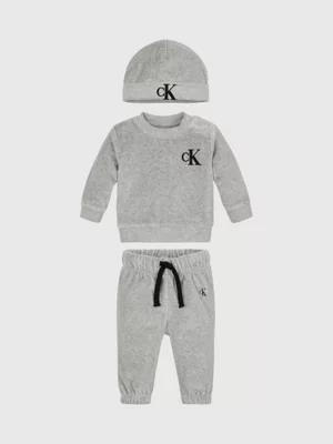 Calvin Klein Ensemble Cadeau Survêtement Et Bonnet Pour Nouveau-né 3 Calvin Klein Ensemble Cadeau Survêtement Et Bonnet Pour Nouveau-né