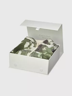 Calvin Klein Coffret Cadeau à Imprimé Camouflage Pour Nouveau-né 4 Calvin Klein Coffret Cadeau à Imprimé Camouflage Pour Nouveau-né – Image 2