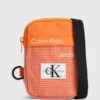 Calvin Klein Sac Bandoulière Avec Logo Pour Enfant 2 Calvin Klein Sac Bandoulière Avec Logo Pour Enfant -Pas Cher Calvin Klein Magasin IU0IU00423 SCB main