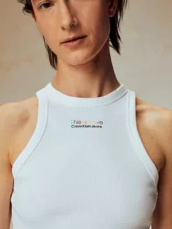 Calvin Klein Débardeur Slim Court - Pride 10 Calvin Klein Débardeur Slim Court - Pride -Pas Cher Calvin Klein Magasin J20J219661 YAF alternate3