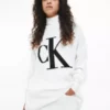 Calvin Klein Pull Oversize Avec Monogramme 1 Calvin Klein Pull Oversize Avec Monogramme -Pas Cher Calvin Klein Magasin J20J220440 YBI main
