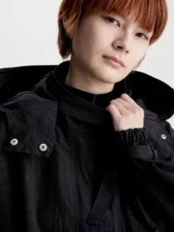 Calvin Klein Parka à Capuche Oversize 11 Calvin Klein Parka à Capuche Oversize -Pas Cher Calvin Klein Magasin J20J221654 BEH alternate3