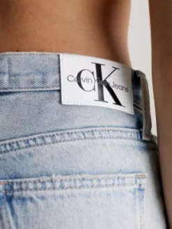 Calvin Klein Jean Mom à Base Boutonnée 11 Calvin Klein Jean Mom à Base Boutonnée -Pas Cher Calvin Klein Magasin J20J221793 1AA alternate3