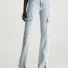 Calvin Klein Jean Cargo Bootcut à Base Fendue 2 Calvin Klein Jean Cargo Bootcut à Base Fendue -Pas Cher Calvin Klein Magasin J20J221829 1AA main
