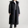 Calvin Klein Doudoune Longue Oversize à Capuche -Pas Cher Calvin Klein Magasin J20J221888 BEH main