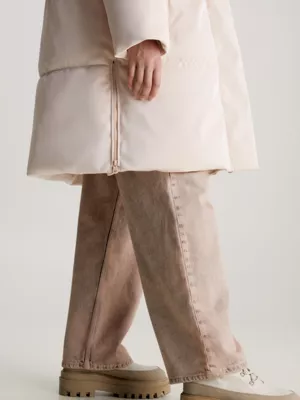 Calvin Klein Doudoune Relaxed Douce Et Brillante 6 Calvin Klein Doudoune Relaxed Douce Et Brillante – Image 4