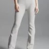 Calvin Klein Pantalon évasé En Maille Côtelée Métallisée 1 Calvin Klein Pantalon évasé En Maille Côtelée Métallisée -Pas Cher Calvin Klein Magasin J20J222646 PRQ main