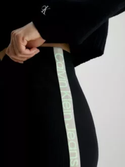 Calvin Klein Jupe Slim Côtelée Avec Logo Tape -Pas Cher Calvin Klein Magasin J20J222730 BEH alternate3