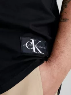 Calvin Klein T-shirt Grande Taille Avec Insigne Monogramme -Pas Cher Calvin Klein Magasin J30J320000 BEH alternate2