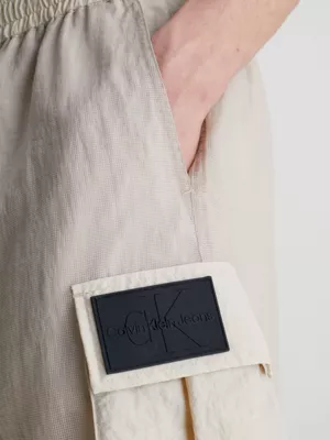 Calvin Klein Short Cargo Relaxed En Maille Et Nylon 5 Calvin Klein Short Cargo Relaxed En Maille Et Nylon – Image 3