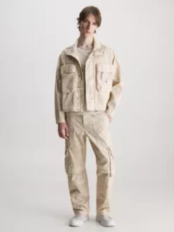 Calvin Klein Pantalon Cargo Imprimé à Jambes Larges 10 Calvin Klein Pantalon Cargo Imprimé à Jambes Larges -Pas Cher Calvin Klein Magasin J30J323145 0F4 alternate3