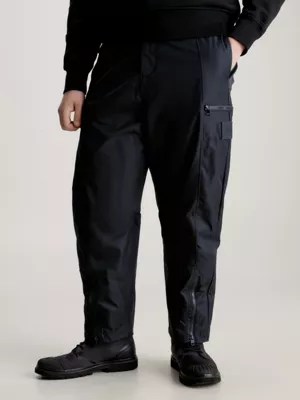 Calvin Klein Pantalon Cargo Relaxed Zippé 4 Calvin Klein Pantalon Cargo Relaxed Zippé – Image 2