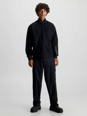 Calvin Klein Pantalon Cargo Relaxed Zippé 7 Calvin Klein Pantalon Cargo Relaxed Zippé – Image 5