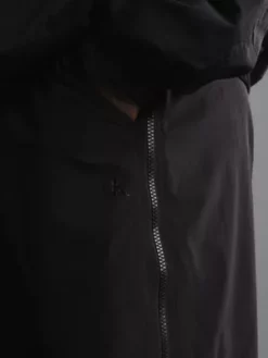 Calvin Klein Pantalon De Parachutiste Avec Zip Latéral 13 Calvin Klein Pantalon De Parachutiste Avec Zip Latéral -Pas Cher Calvin Klein Magasin J30J324704 BEH alternate3