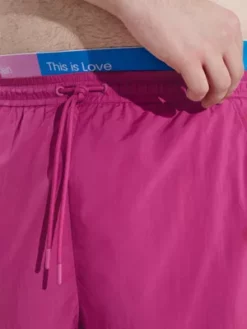 Calvin Klein Short Unisexe En Nylon - Pride -Pas Cher Calvin Klein Magasin J40J400289 VCS alternate5