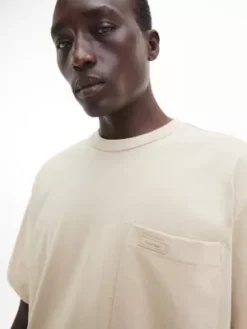 Calvin Klein T-shirt Relaxed à Poche En Coton Bio -Pas Cher Calvin Klein Magasin K10K110809 PF2 alternate3