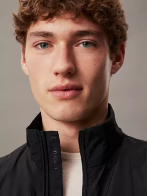 Calvin Klein Veste En Nylon Froissé Recyclé 3 Calvin Klein Veste En Nylon Froissé Recyclé