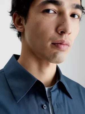 Calvin Klein Chemise à Manches Courtes Unisexe - CK Standards 8 Calvin Klein Chemise à Manches Courtes Unisexe - CK Standards – Image 6