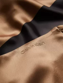 Calvin Klein Jupe Asymétrique Avec Imprimé Ombre 12 Calvin Klein Jupe Asymétrique Avec Imprimé Ombre -Pas Cher Calvin Klein Magasin K20K205522 0HD alternate4