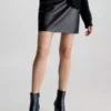 Calvin Klein Mini-jupe En Cuir 1 Calvin Klein Mini-jupe En Cuir -Pas Cher Calvin Klein Magasin K20K206251 BEH main