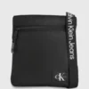 Calvin Klein Petit Sac Plat En Bandoulière En Matière Recyclée -Pas Cher Calvin Klein Magasin K50K510069 BDS main