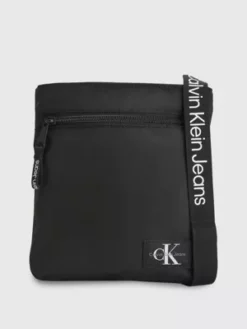 Calvin Klein Petit Sac Plat En Bandoulière En Matière Recyclée