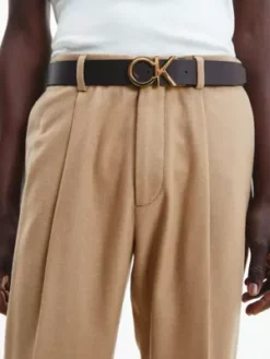 Calvin Klein Ceinture Réversible En Matière Recyclée Avec Logo 9 Calvin Klein Ceinture Réversible En Matière Recyclée Avec Logo -Pas Cher Calvin Klein Magasin K50K510075 0HD alternate3