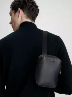 Calvin Klein Petit Sac Reporter En Bandoulière Convertible -Pas Cher Calvin Klein Magasin K50K510555 BAX alternate2