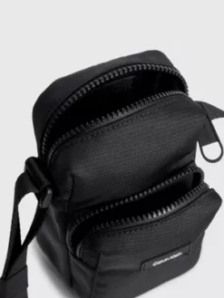 Calvin Klein Petit Sac Reporter En Bandoulière 11 Calvin Klein Petit Sac Reporter En Bandoulière -Pas Cher Calvin Klein Magasin K50K510570 BAX alternate4