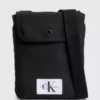 Calvin Klein Porte-téléphone En Bandoulière En Nylon Recyclé -Pas Cher Calvin Klein Magasin K50K510730 BDS main