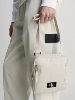 Calvin Klein Sac Reporter En Bandoulière En Matière Recyclée -Pas Cher Calvin Klein Magasin K50K510771 PFI alternate2