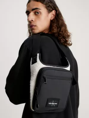 Calvin Klein Sac De Poitrine En Peau De Mouton Retournée Synthétique 5 Calvin Klein Sac De Poitrine En Peau De Mouton Retournée Synthétique – Image 3