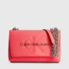 Calvin Klein Sac Bandoulière Modulable -Pas Cher Calvin Klein Magasin K60K607198 TCO main