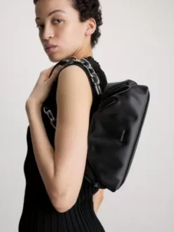 Calvin Klein Petite Minaudière En Bandoulière Modulable En Matière Recyclée 10 Calvin Klein Petite Minaudière En Bandoulière Modulable En Matière Recyclée -Pas Cher Calvin Klein Magasin K60K610423 BAX alternate2