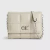 Calvin Klein Sac Avec étui Portefeuille Recyclé Matelassé -Pas Cher Calvin Klein Magasin K60K610476 PEA main