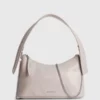 Calvin Klein Petit Sac En Bandoulière En Cuir Végan 2 Calvin Klein Petit Sac En Bandoulière En Cuir Végan -Pas Cher Calvin Klein Magasin K60K611023 PE1 main