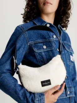 Calvin Klein Petit Sac Bandoulière En Sherpa 7 Calvin Klein Petit Sac Bandoulière En Sherpa -Pas Cher Calvin Klein Magasin K60K611217 0GK alternate2