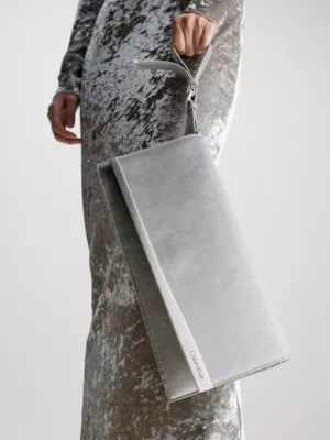 Calvin Klein Minaudière Métallisée 5 Calvin Klein Minaudière Métallisée – Image 3