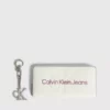 Calvin Klein Coffret Cadeau Portefeuille Et Porte-clés 1 Calvin Klein Coffret Cadeau Portefeuille Et Porte-clés -Pas Cher Calvin Klein Magasin K60K611419 YBI main