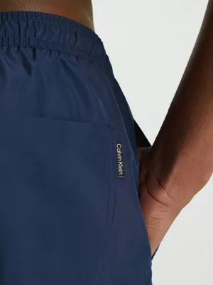 Calvin Klein Short De Bain Mi-long Avec Cordon De Serrage - CK Monogram 6 Calvin Klein Short De Bain Mi-long Avec Cordon De Serrage - CK Monogram – Image 4