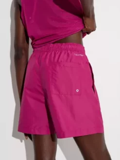 Calvin Klein Short De Bain Mi-long Avec Cordon De Serrage - Pride 10 Calvin Klein Short De Bain Mi-long Avec Cordon De Serrage - Pride -Pas Cher Calvin Klein Magasin KM0KM00893 VUZ alternate2