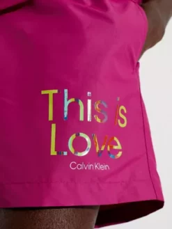 Calvin Klein Short De Bain Mi-long Avec Cordon De Serrage - Pride 11 Calvin Klein Short De Bain Mi-long Avec Cordon De Serrage - Pride -Pas Cher Calvin Klein Magasin KM0KM00893 VUZ alternate3