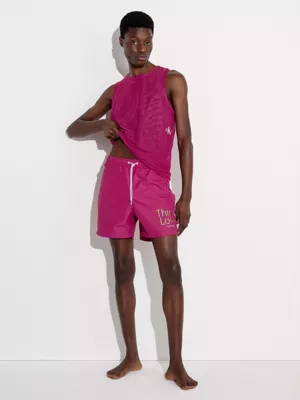 Calvin Klein Short De Bain Mi-long Avec Cordon De Serrage - Pride 7 Calvin Klein Short De Bain Mi-long Avec Cordon De Serrage - Pride – Image 5