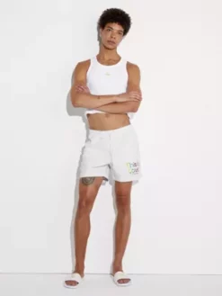 Calvin Klein Short De Bain Mi-long Avec Cordon De Serrage - Pride 12 Calvin Klein Short De Bain Mi-long Avec Cordon De Serrage - Pride -Pas Cher Calvin Klein Magasin KM0KM00893 YCD alternate4