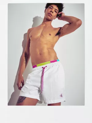 Calvin Klein Short De Bain Court Avec Double Ceinture - Pride 8 Calvin Klein Short De Bain Court Avec Double Ceinture - Pride – Image 6