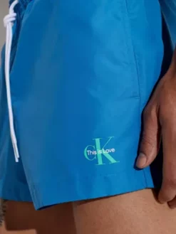 Calvin Klein Short De Bain Court Avec Cordon De Serrage - Pride -Pas Cher Calvin Klein Magasin KM0KM00897 CZS alternate3